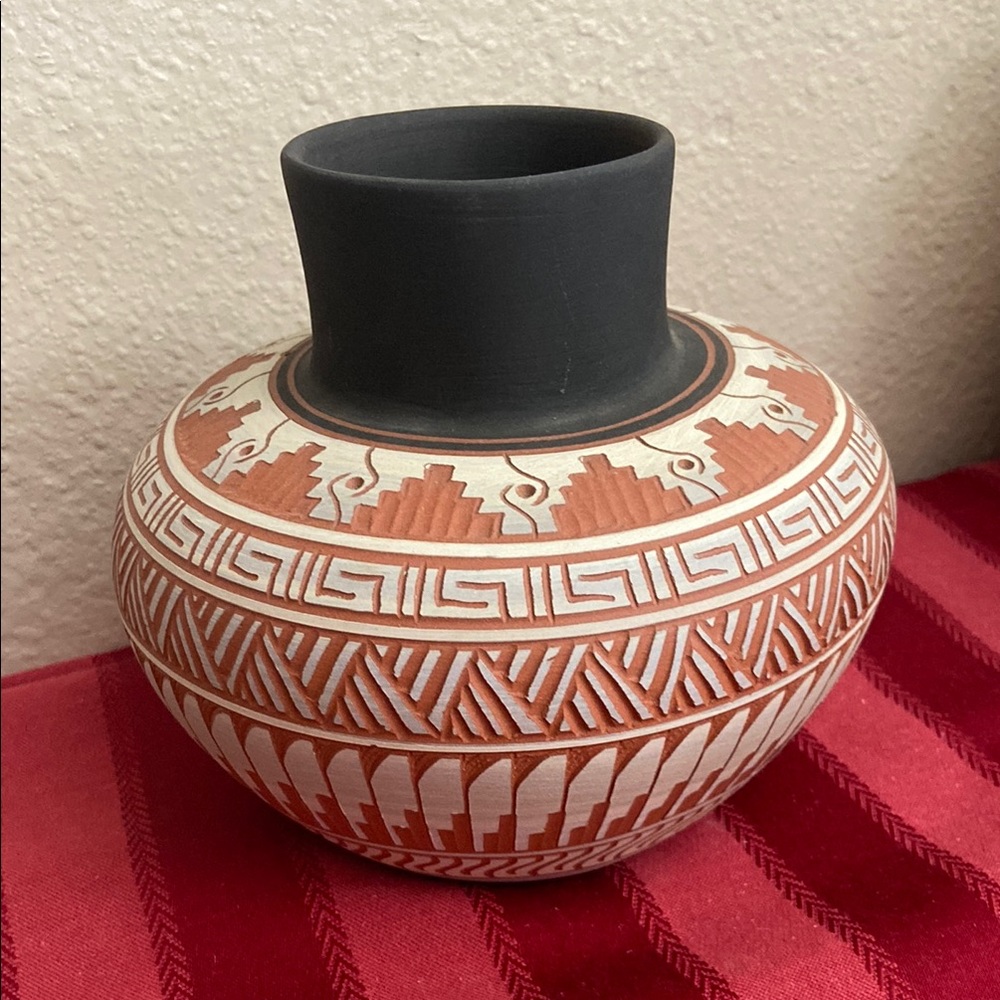 Vintage Signed NAVAJO “Sylvia Johnson” Colorful Art Pottery Etched Terracotta